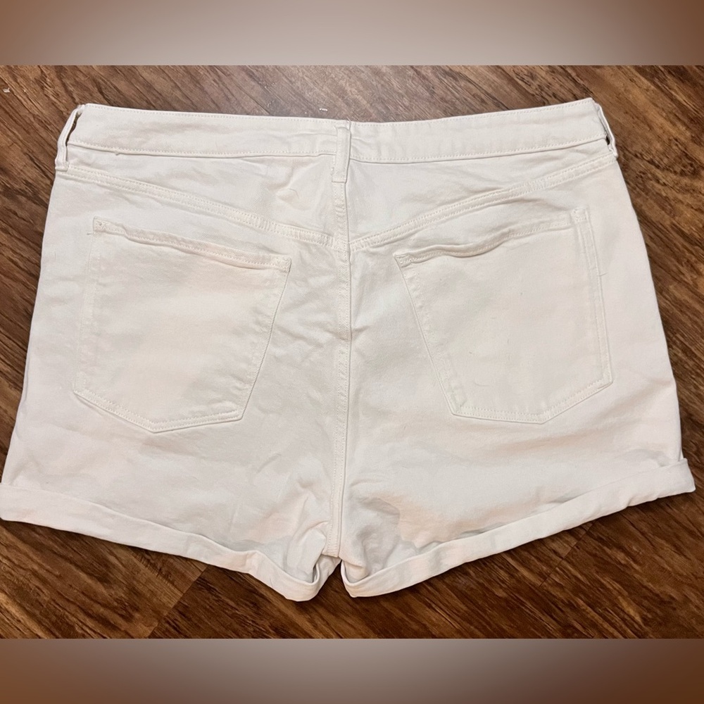 Size 18 Old Navy White Denim Roll-Up Shorts
